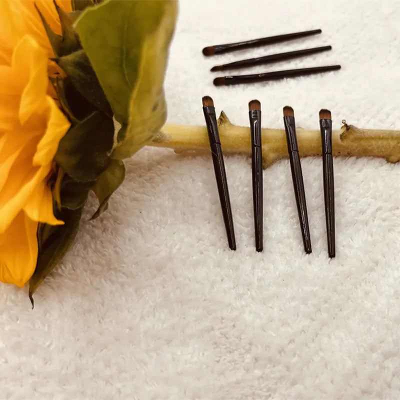 Black Round Head Eyeshadow Brush - Multi-Color Makeup Tool