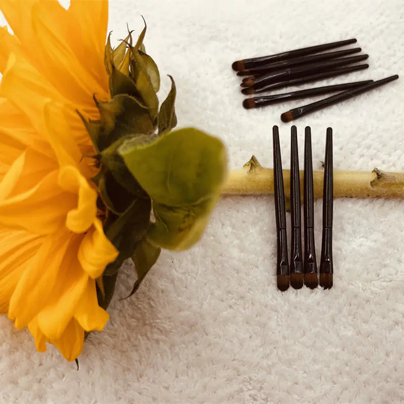 Black Round Head Eyeshadow Brush - Multi-Color Makeup Tool